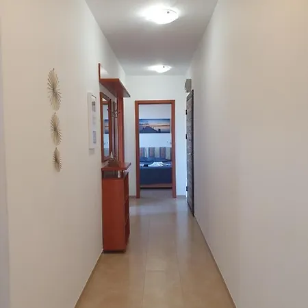 Cozy, Spacious Near Paradise Bay