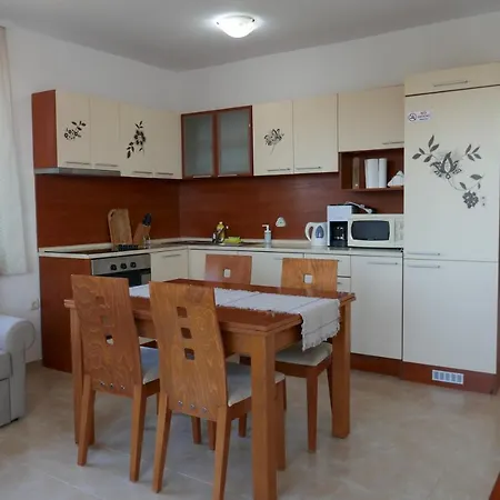 Cozy, Spacious Near Paradise Bay *