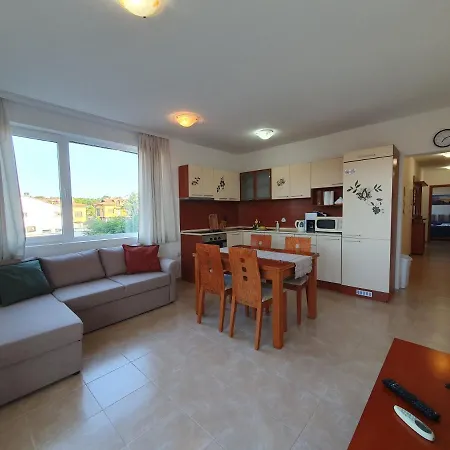 Apartment Cozy, Spacious Near Paradise Bay Sozopol