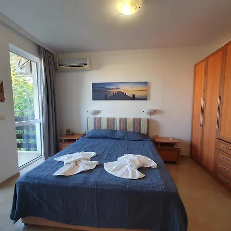 Cozy, Spacious Near Paradise Bay アパート